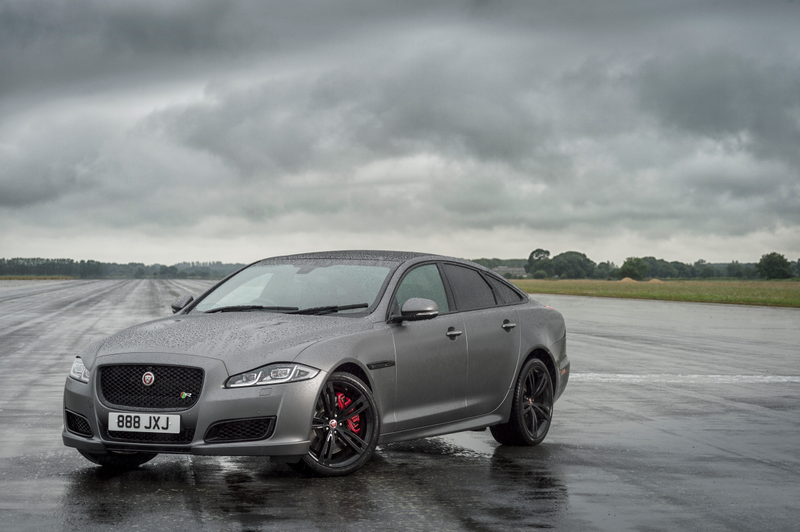 Illustration for article titled Jaguar's New XJR575 Can Hit 186 MPH In Just 44 Seconds